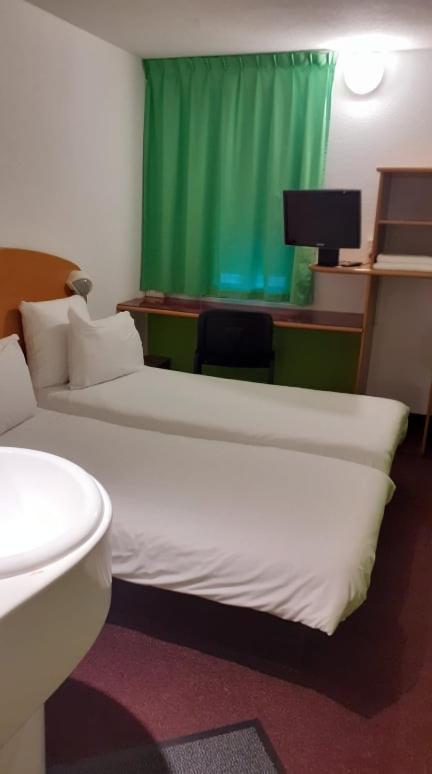Quick Palace Nantes La Beaujoire エクステリア 写真 A single room at the hotel
