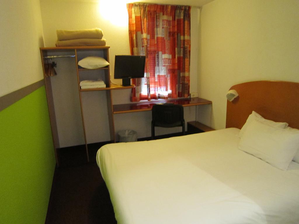 Quick Palace Nantes La Beaujoire エクステリア 写真 A typical room at a B&B